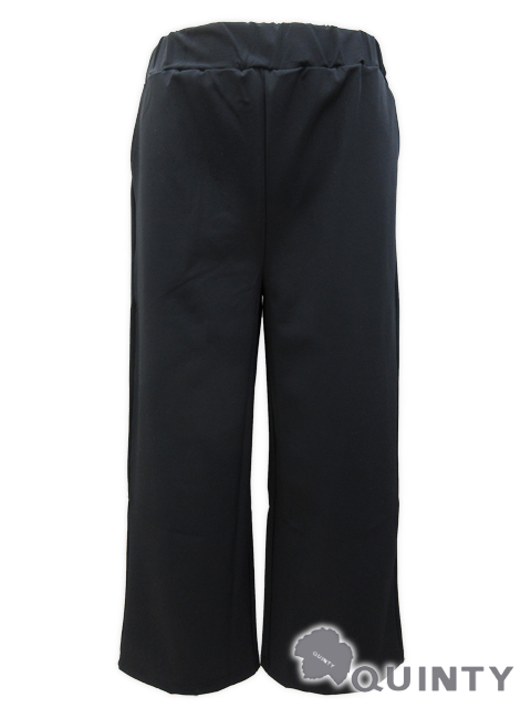 <QUINTY /クインティ>品の良い光沢とシボ感が大人らしい表情を魅せてくれるストレッチワイドパンツです。(撮影サイズ:F2)