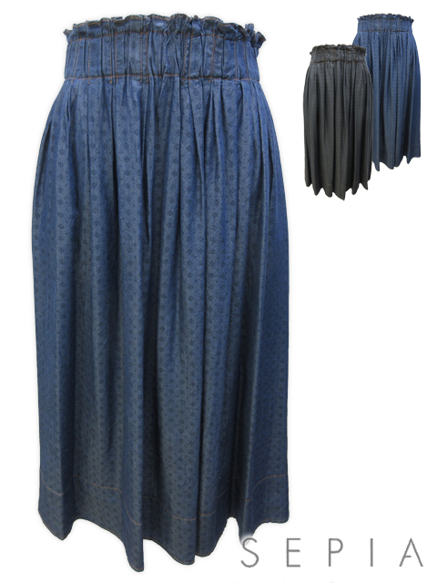 ＜SEPIA /セピア＞ウエストフリルがフェミニンな小紋柄ダンガリーのロングスカートです。(撮影サイズ：F2)