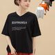 ＜AL・DI・LA /アル・ディ・ラ＞スッキリとしたVネックにシンプルなロゴプリントのコットンTシャツです。