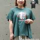 ＜AS KNOW AS olaca /アズ・ノゥ・アズ・オオラカ＞お花に囲まれたベアロイドがキュートなフレアTシャツです。